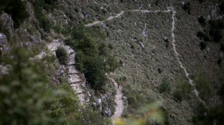 Ιωάννινα: Επιχείρηση διάσωσης γυναίκας στο φαράγγι του Βίκου - Ελικόπτερο συνδράμει από αέρος