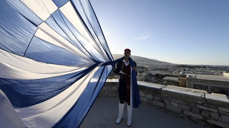 28η Οκτωβρίου: Έπαρση της σημαίας στην Ακρόπολη [βίντεο]