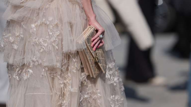 Αυτή η τάση στο μανικιούρ αυξήθηκε κατά 215% σε αναζητήσεις εν όψει των φετινών γιορτών