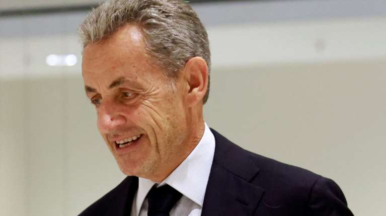 &quot;Προσευχήθηκα...&quot;: Τι γράφει ο Σαρκοζί στο βιβλίο του - Το &quot;θάψιμο&quot; στον Μακρόν και τα λόγια συμπάθειας για τη Λεπέν