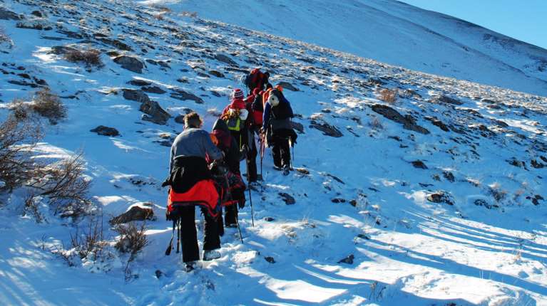 Θρίλερ στον Ταΰγετο: Το ελικόπτερο δεν μπόρεσε λόγω αέρα να προσεγγίσει τους 8 ορειβάτες - Αγωνία για τους 4 τραυματίες