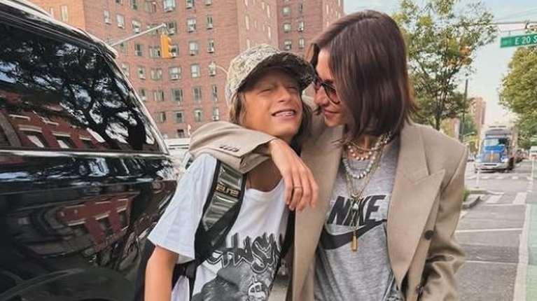 Eνθουσιασμένη η Σοφία Καρβέλα με την νταντά των παιδιών της - &quot;Πόσο τυχερή&quot;