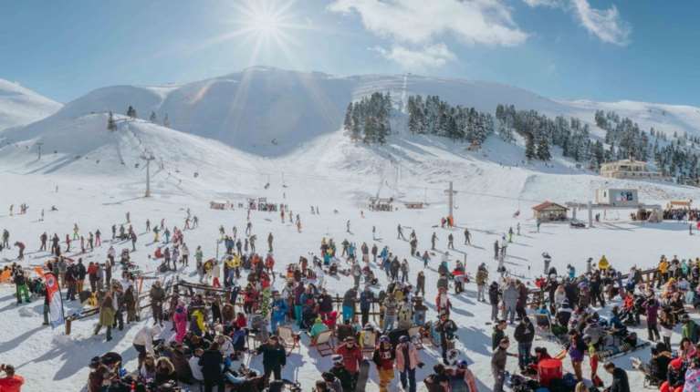 Ρεκόρ επισκεψιμότητας στα χιονοδρομικά κέντρα της Ελλάδας [βίντεο]