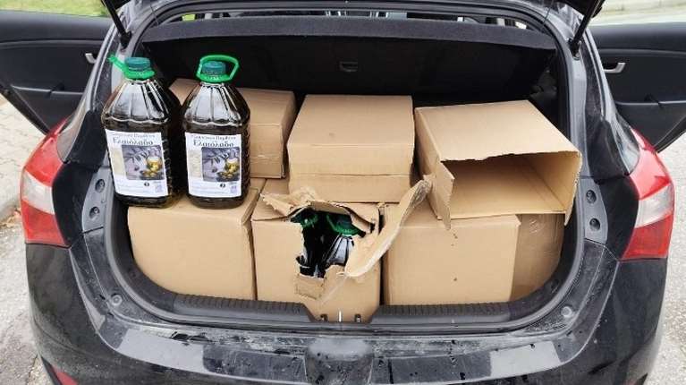 Χειροπέδες σε 38χρονο για κατοχή ποσότητας λαδιού άγνωστης προέλευσης και ποιότητας