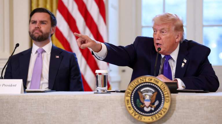 Επιμένει ο Τραμπ για τη Γροιλανδία: Αν δεν την πάρουν οι ΗΠΑ, θα έχετε τη Ρωσία ή την Κίνα ως γείτονές σας