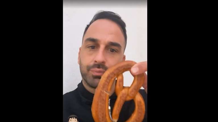 Aρης Σοϊλέδης: Έξαλλος για τις τιμές στη Μύκονο - "Πήρα ένα κουλούρι 5 ευρώ και 60 λεπτά! Αίσχος"