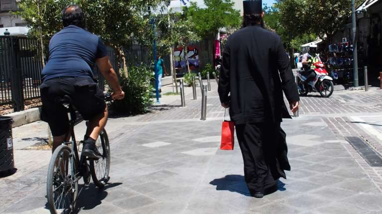 Πρωτοφανής μήνυση στο Ηράκλειο: Αγωγή από 43χρονη σε ιερέα για… συνοικέσιο που απέτυχε