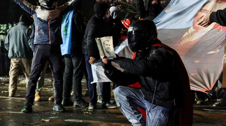 Τουρκία: Δικαστής διέταξε την προφυλάκιση φωτορεπόρτερ του AFP