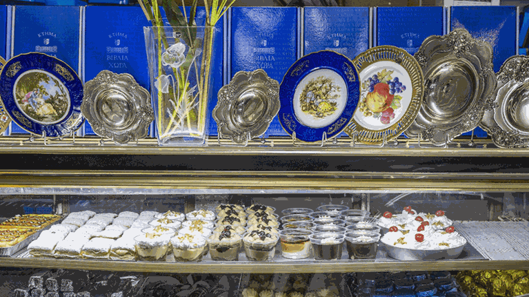 Τα κλασικά, vintage και ρετρό ζαχαροπλαστεία της Αθήνας που κάνουν μέχρι σήμερα πιο γλυκιά τη ζωή μας