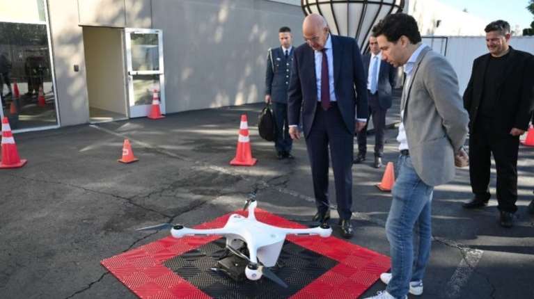 Ξενάγηση Δένδια στις εγκαταστάσεις της εταιρείας κατασκευής drones Matternet στην Καλιφόρνια [εικόνες]