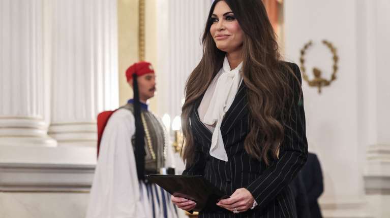 Μυστήριο... με την παρουσία της Κίμπερλι στη συνέντευξη Tύπου για τον "Έλληνα Εσκομπάρ"