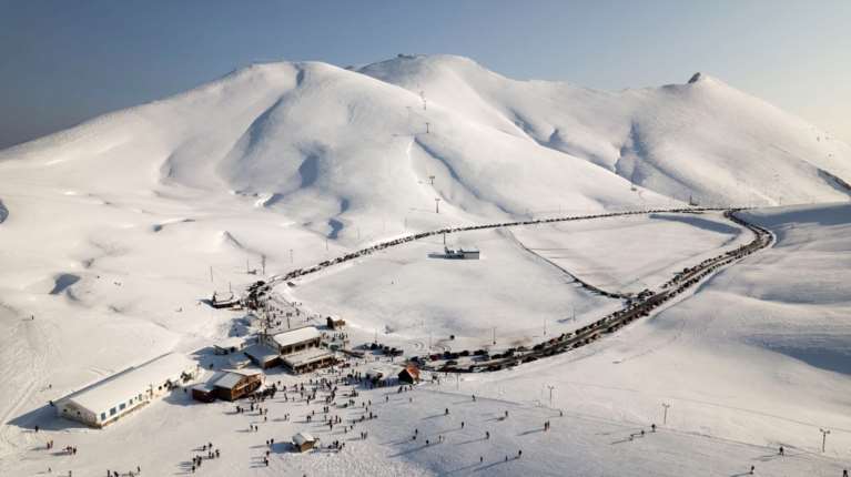Από την εγκατάλειψη στην επανεκκίνηση: Το χιονοδρομικό κέντρο Φαλακρού λειτουργεί ξανά - Θυμίζει αλπικό τοπίο