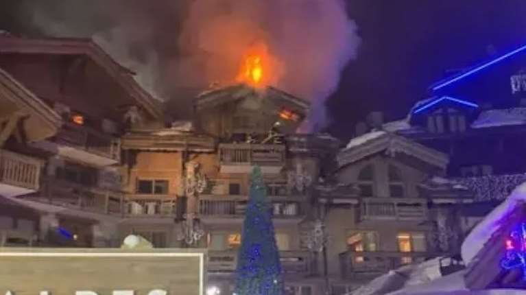 Στις φλόγες πολυτελές ξενοδοχείο στις γαλλικές Αλπεις - Απομακρύνθηκαν 270 άτομα