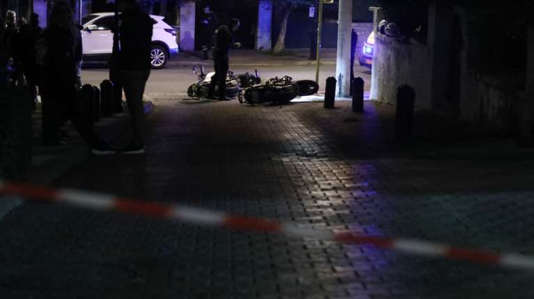 Αγιος Δημήτριος: Ανθρωποκυνηγητό για τους διαρρήκτες που εμβόλισαν μηχανές ΔΙΑΣ και τραυμάτισαν αστυνομικούς