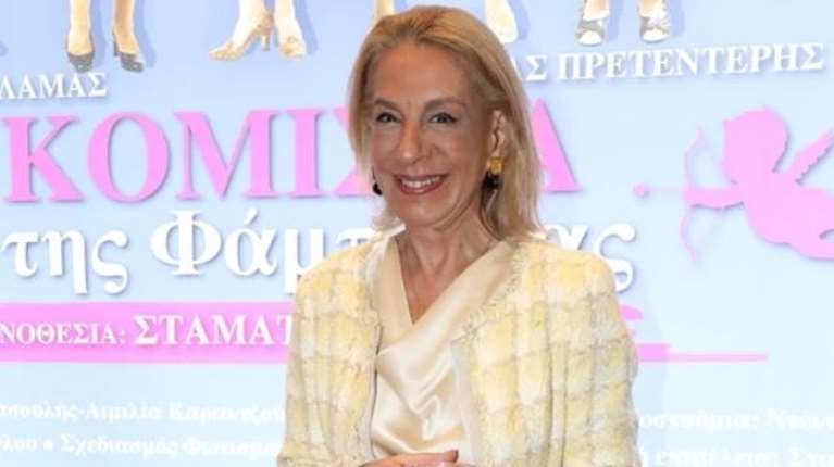 Η Όλγα Τρέμη super chic σε θεατρική πρεμιέρα