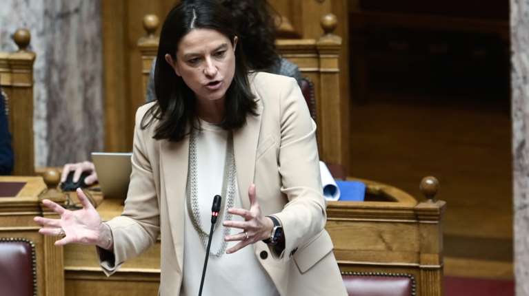 Το άνοιγμα της Κεραμέως στην Εφη Αχτσιόγλου στη συζήτηση για το εργατικό νομοσχέδιο