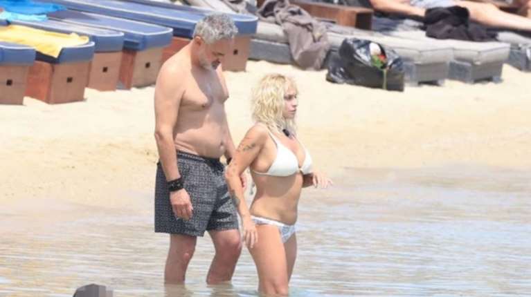 Η Ελεωνόρα Ζουγανέλη με μπικίνι στον ποταμό Αχέροντα