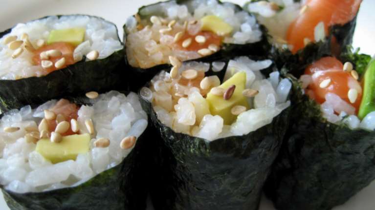 Θεσσαλονίκη: Στο νοσοκομείο 22χρονος από δηλητηρίαση με σούσι - Μολύνθηκε από το εντερικό παράσιτο &quot;ανισάκις&quot;