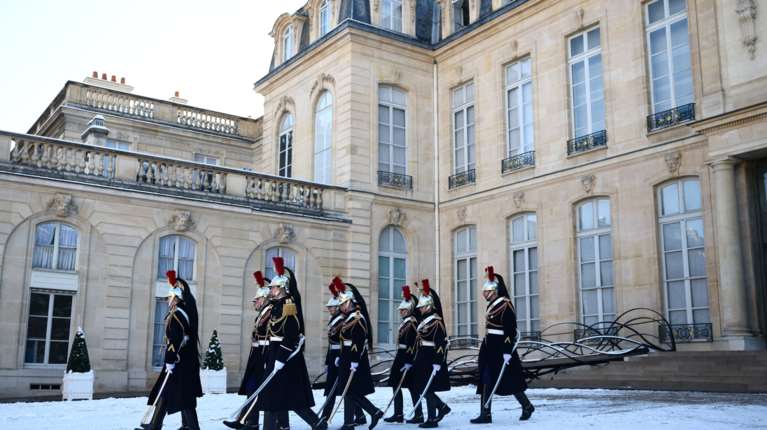Γαλλία: Ο Εντουάρ Φιλίπ και ο Γκαμπριέλ Ατάλ  τα φαβορί των κεντρώων για τις προεδρικές εκλογές του 2027