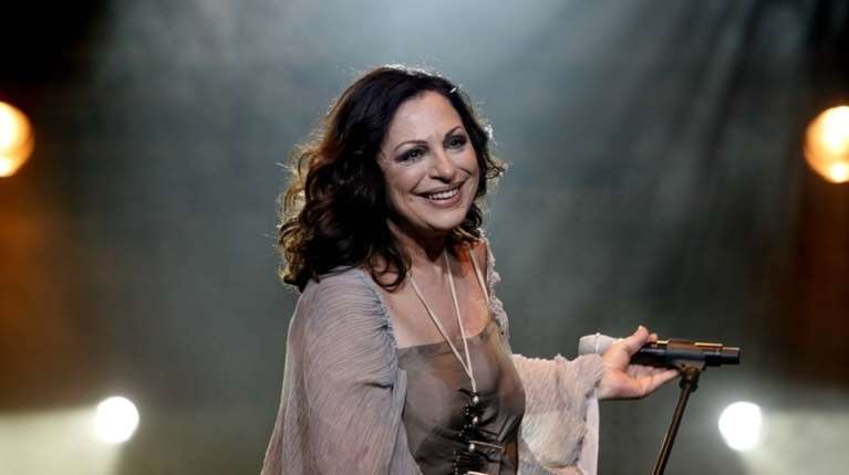 Η Χάρις Αλεξίου έγινε 75 - Η εντυπωσιακή τούρτα για τα γενέθλιά της [Εικόνα]