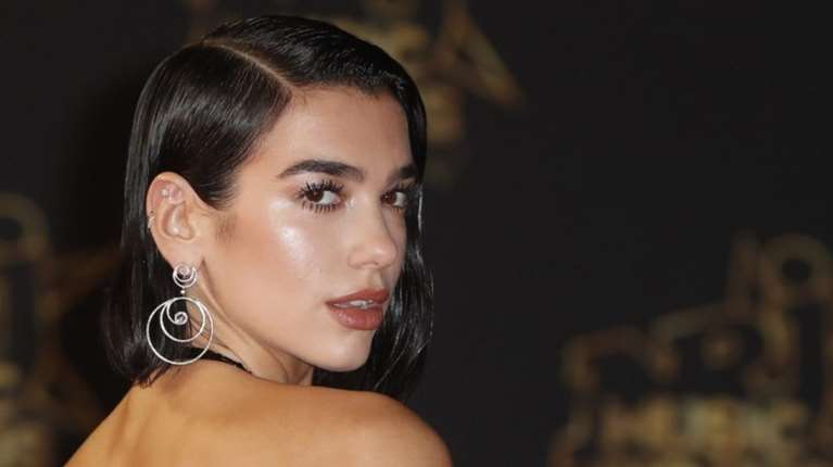 Dua Lipa: Απέλυσε τον μάνατζέρ της γιατί απέκλεισε τους Kneecap από φεστιβάλ λόγω Παλαιστινιακού