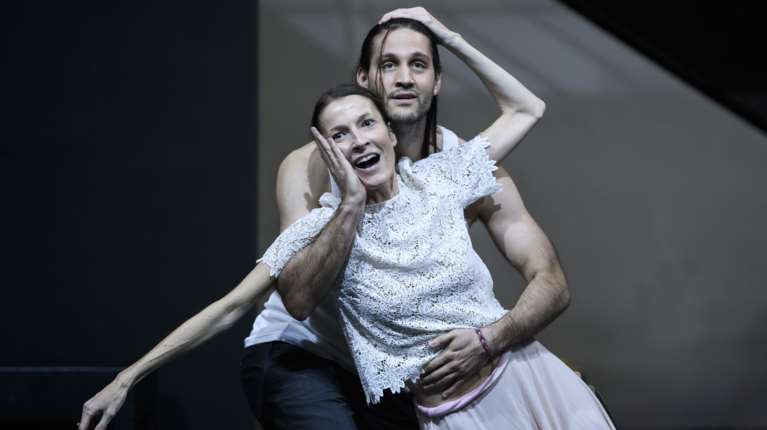 Το εμβληματικό "Τρίτο Στεφάνι" έρχεται στο Θέατρο Τέχνης - Οι πρώτες φωτό από τις πρόβες