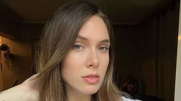 Η Αφροδίτη Λιάντου μόλις υιοθέτησε το κούρεμα που την έκανε να μοιάζει με Γαλλίδα