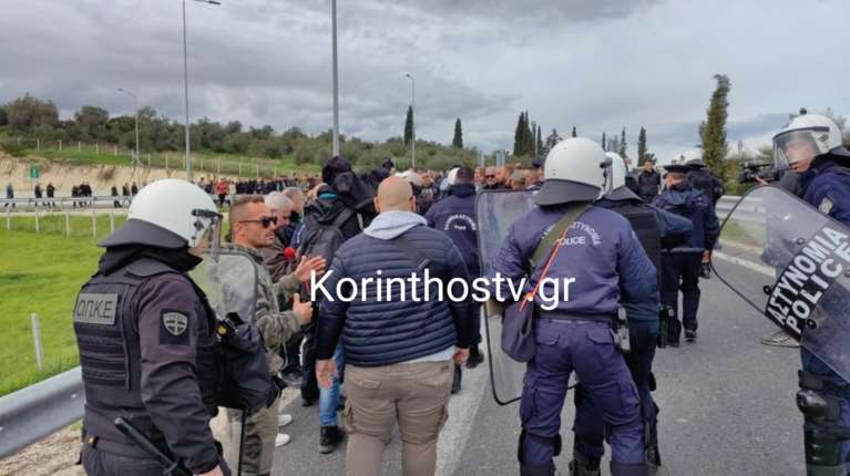 Κορινθία: Ένταση στο μπλόκο των αγροτών και κτηνοτρόφων [εικόνες - βίντεο]