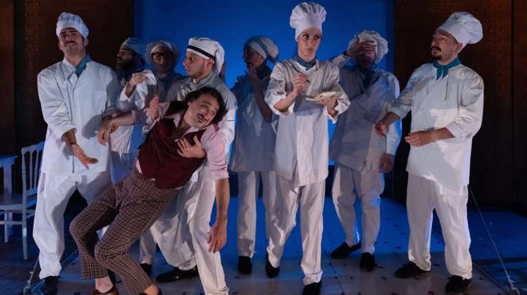 &quot;Υπηρέτης δύο Αφεντάδων&quot;: Πού θα δούμε το καλοκαίρι την παράσταση με τον Βασίλη Χαραλαμπόπουλο - Ολοι οι σταθμοί