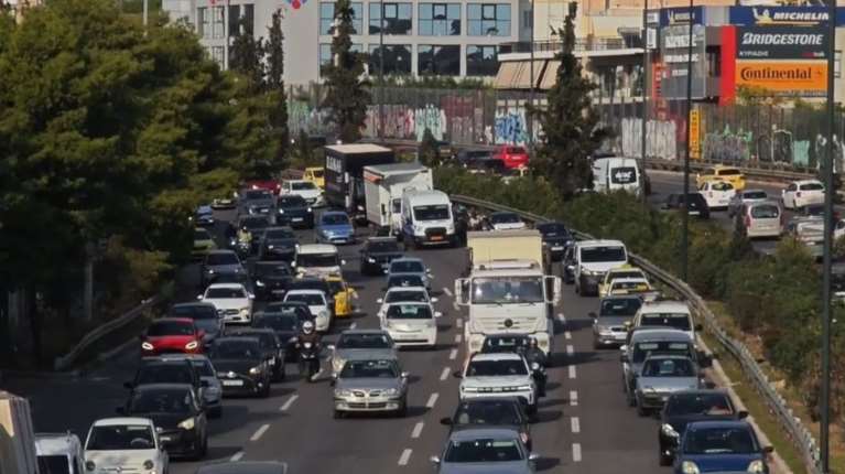 Μποτιλιάρισμα στους δρόμους – Μεγάλες καθυστερήσεις και τροχαίο στην Αττική Οδό
