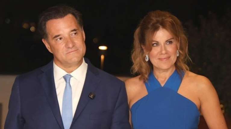 Ευγενία Μανωλίδου: Chic στο πλευρό του συζύγου της σε δείπνο