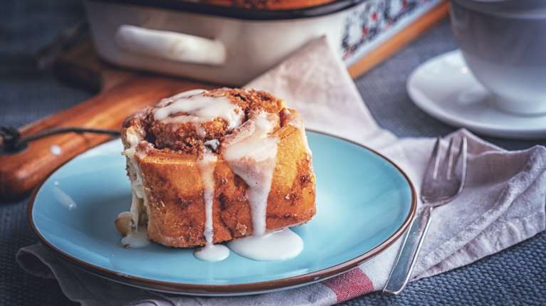 Το cinnamon roll έγινε κέικ- Θα θέλεις να το φτιάξεις σήμερα κιόλας!