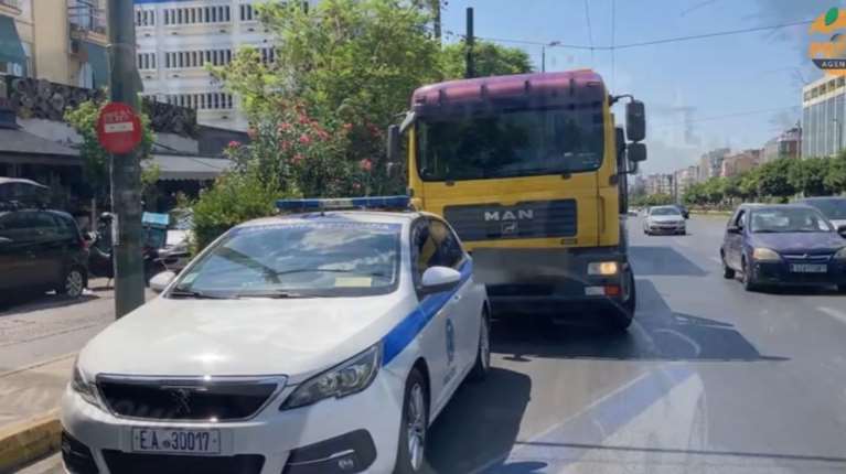 Τροχαίο στη λεωφόρο Συγγρού: Λεωφορείο συγκρούστηκε με γερανό [βίντεο]