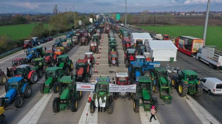 Ο &quot;χάρτης&quot; των αγροτικών μπλόκων: Πού είναι κλειστοί οι δρόμοι - Την Παρασκευή θα αποκλείσουν το λιμάνι της Θεσσαλονίκης