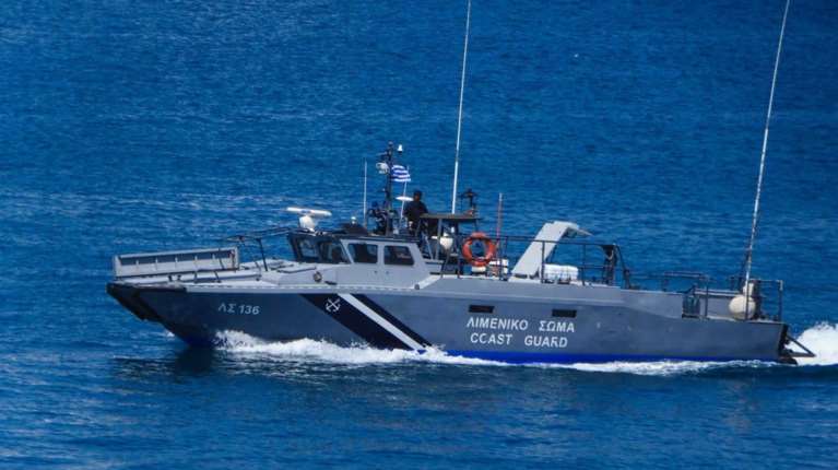 Χίος: Εντοπισμός 29 μεταναστών μετά από πρόσκρουση λέμβου - Χωρίς τις αισθήσεις τους δύο άτομα