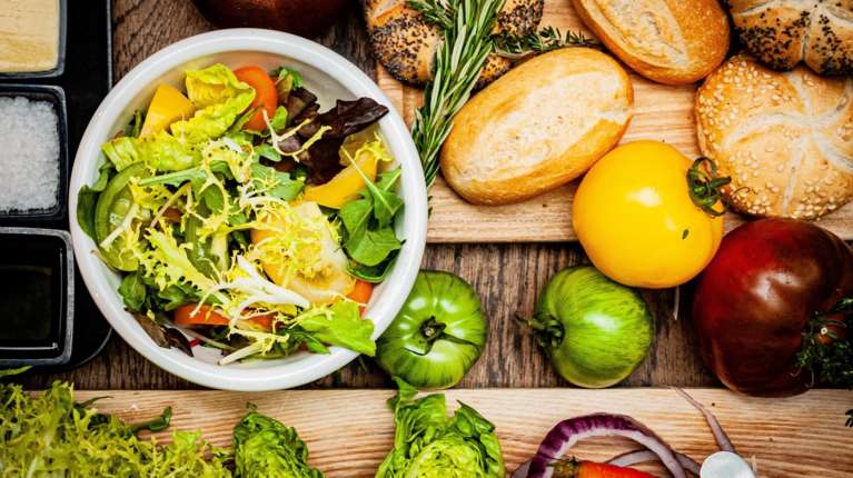 Ακριβή μου σαλάτα: Γιατί δεν θα πέσουν οι τιμές σε φρούτα και λαχανικά