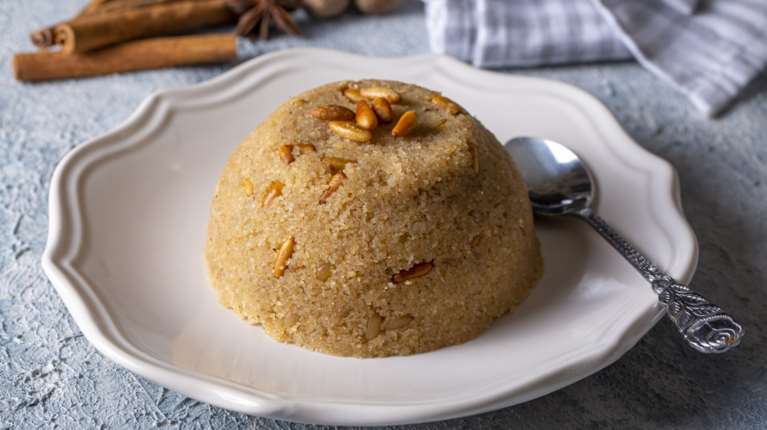 Κλασικός νηστίσιμος σιμιγδαλένιος χαλβάς -Υγιεινός και γεμάτος αρώματα