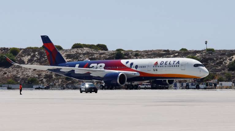 ΗΠΑ: Λίγο έλειψε να συμβεί νέα αεροπορική τραγωδία, με σύγκρουση Airbus της Delta Air Lines και στρατιωτικού αεροσκάφους