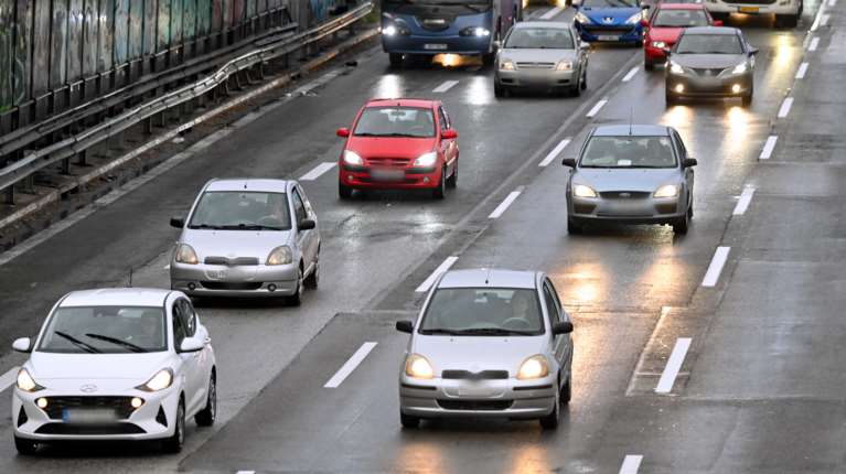 Πρόστιμα σε 800.000 ιδιοκτήτες οχημάτων για τα τέλη κυκλοφορίας: Τα νέα δεδομένα στις προσαυξήσεις