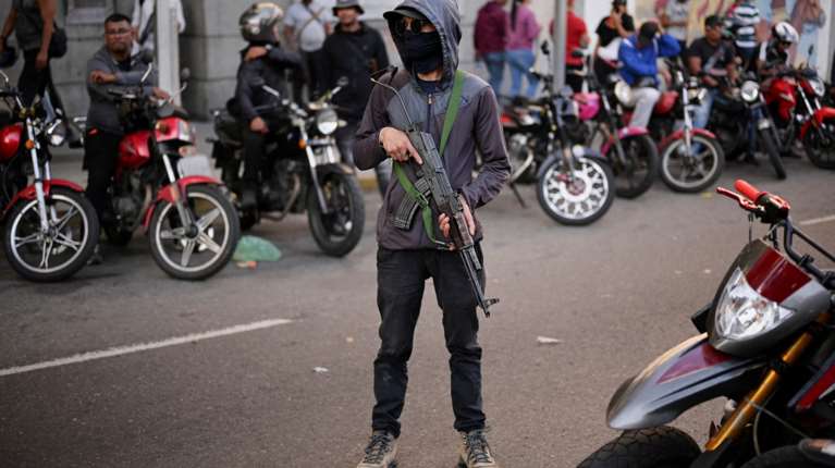 Ανάλυση του Ιάσονα Πιπίνη για τη σύλληψη Μαδούρο:  Ο ηγέτης της  Βενεζουέλας "προδώθηκε" από τον στρατό του