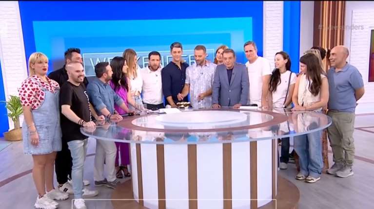 Συγκίνηση στο τέλος στους Weekenders:  &quot;Δεν ξέρω αν ήταν μια επιτυχημένη εκπομπή. Σίγουρα ήταν μια ευτυχισμένη εκπομπή&quot;
