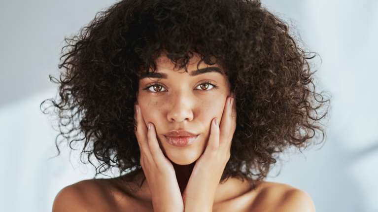 Αυτά τα 3 μυστικά ομορφιάς χαρίζουν εγγυημένα πιο σφριγηλή επιδερμίδα