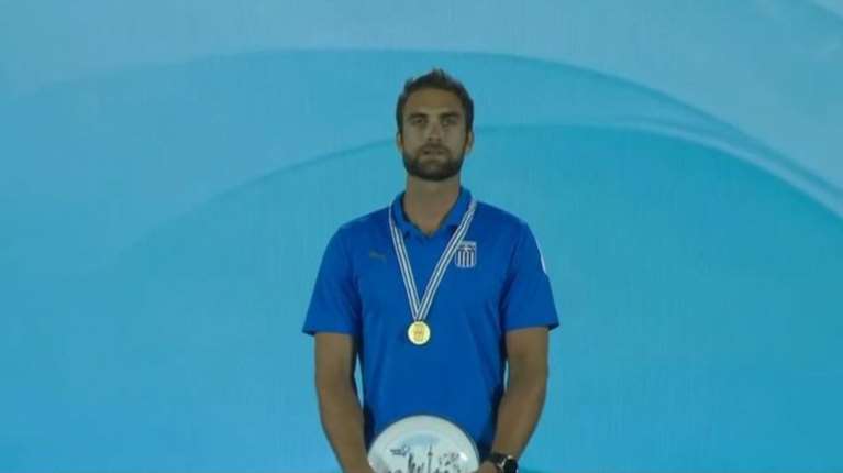 Η τελετή απονομής του χρυσού μεταλλίου στον Στέφανο Ντούσκο [βίντεο]