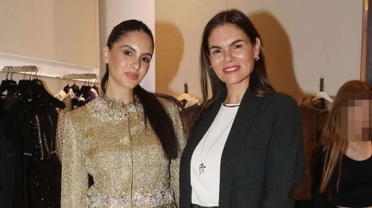 Η Μιράντα Πατέρα παίζει στη βεράντα με τον Βασίλη Αργυρό: Τα matchy matchy σύνολα