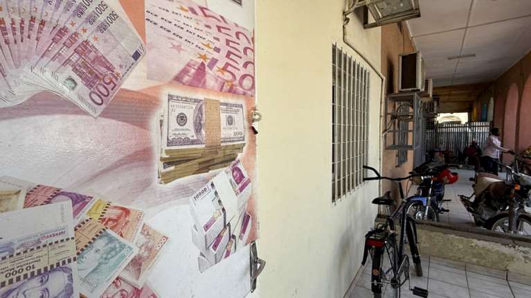 Le Monde: Απροσδόκητη ωφέλεια στα δημόσια οικονομικά της Γαλλίας, η πρόωρη αποπληρωμή δανείου από την Ελλάδα