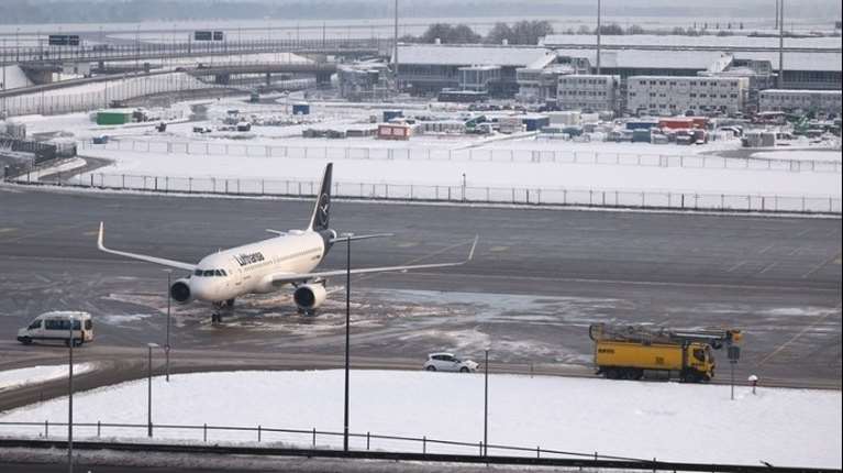 Γερμανία: Εκτεταμένα προβλήματα στα αεροδρόμια λόγω βλάβης στο ηλεκτρονικό σύστημα για τον έλεγχο των επιβατών