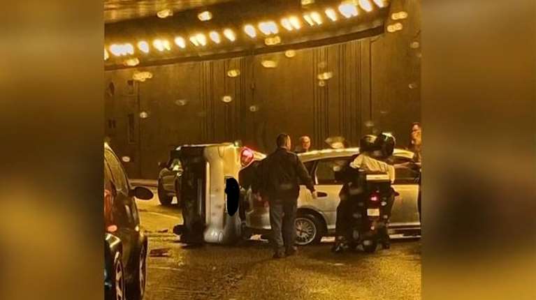 Τροχαίο στη γέφυρα της Χαμοστέρνας – Αναποδογύρισε ΙΧ [βίντεο]