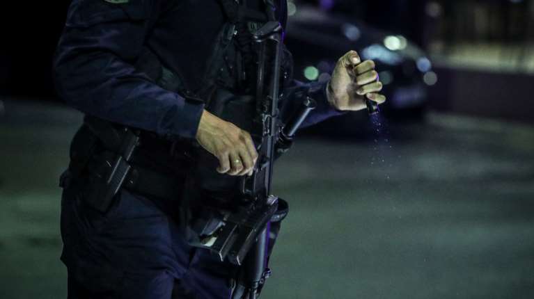 Διαρρήκτης τραυμάτισε με μαχαίρι αστυνομικό στον Βόλο - Όταν πήγε να τον ακινητοποιήσει