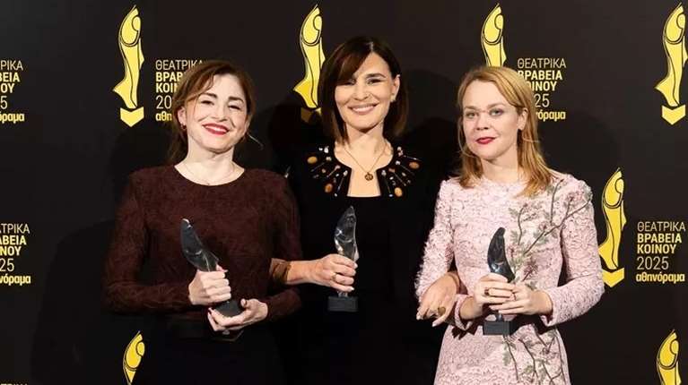 Τα κορυφαία ονόματα των θεάτρων της Αθήνας αυτή τη στιγμή: Οι μεγάλοι νικητές στα Θεατρικά Βραβεία Κοινού 2025 από το αθηνόραμα