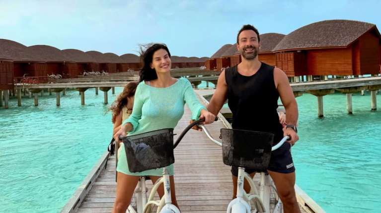 Νέοι και ερωτευμένοι: Η Χριστίνα Μπόμπα και ο Σάκης Τανιμανίδης στην πρώτη τους φωτογραφία, πριν από 10 χρόνια